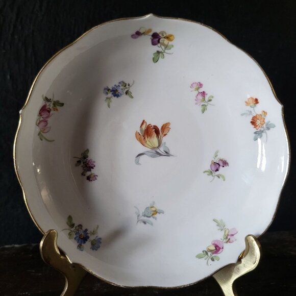 Vintage Meissen Scattered Flowers Porcelain Saucer With Gold Trim - Picture 1 of 4